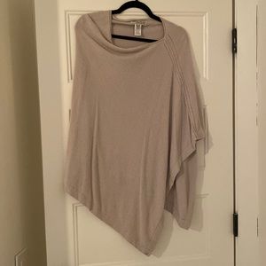 Barefoot Dreams poncho cape on size fits all, excellent condition
